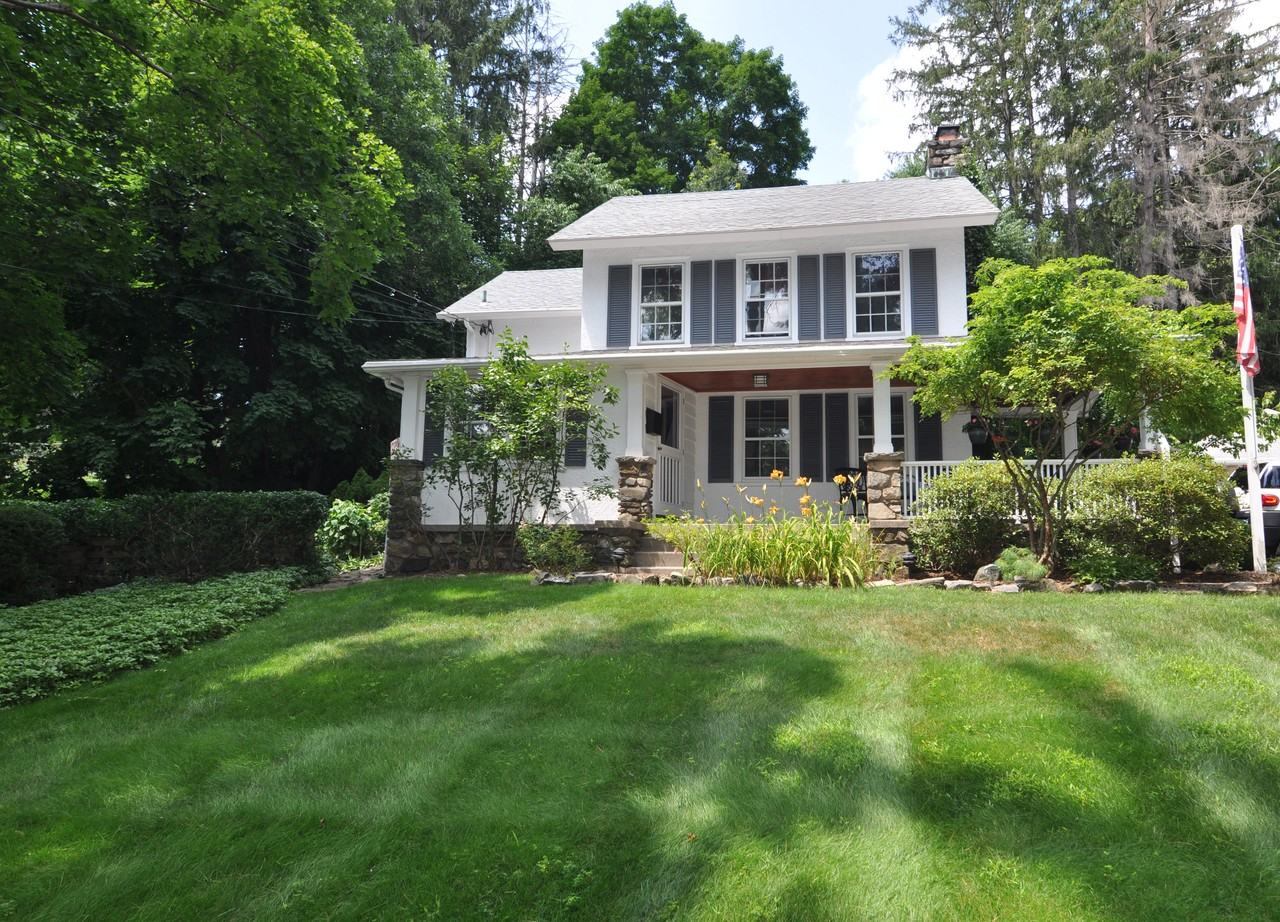 207 W Main St - Photo 2 of 20