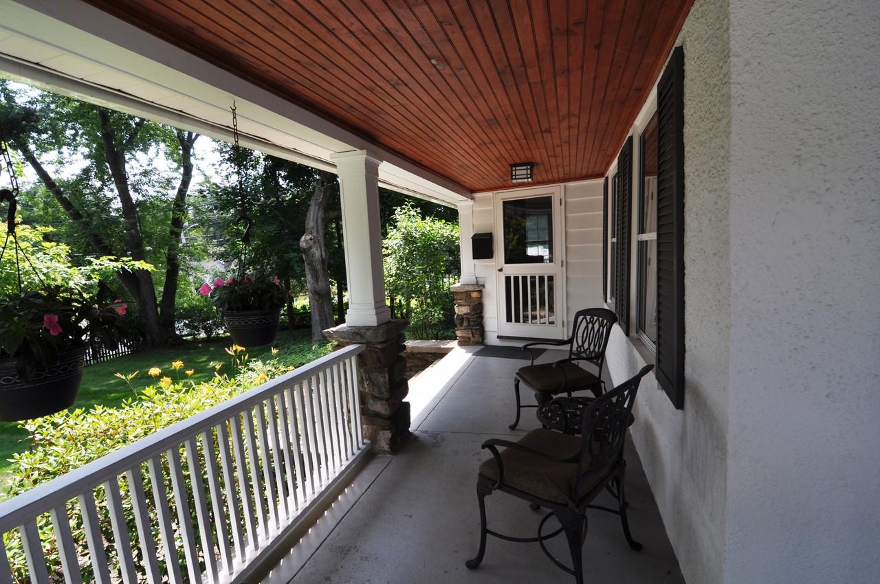 207 W Main St - Photo 3 of 20