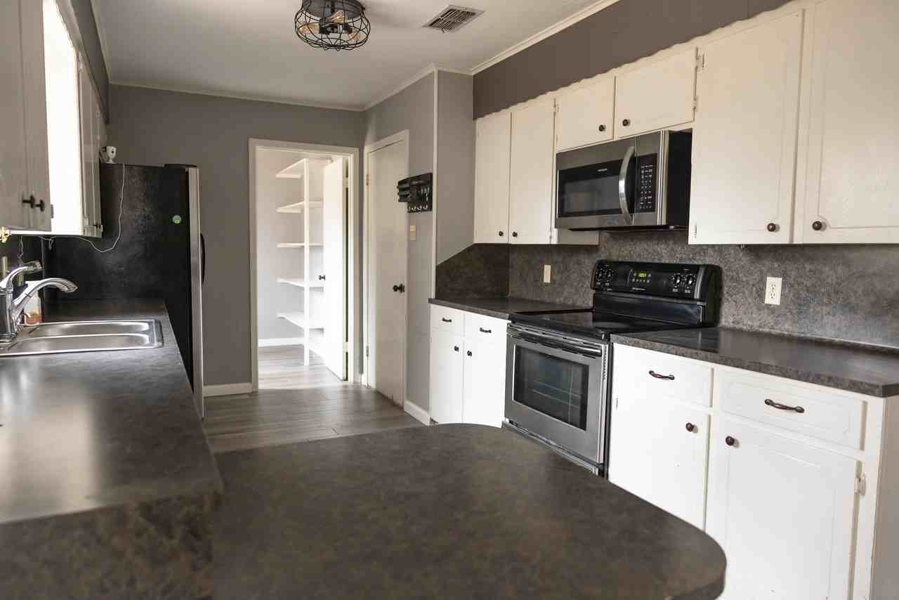 110 Redbud Dr - Photo 2 of 39