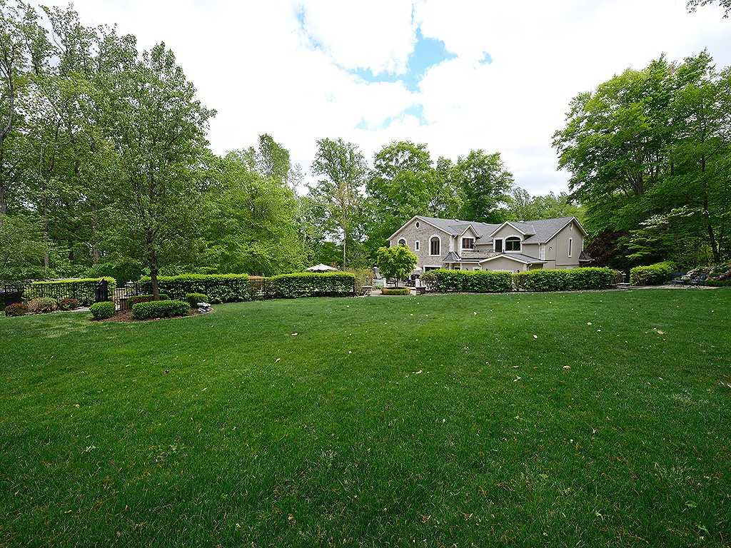 12 Rollingwood Dr - Photo 2 of 26