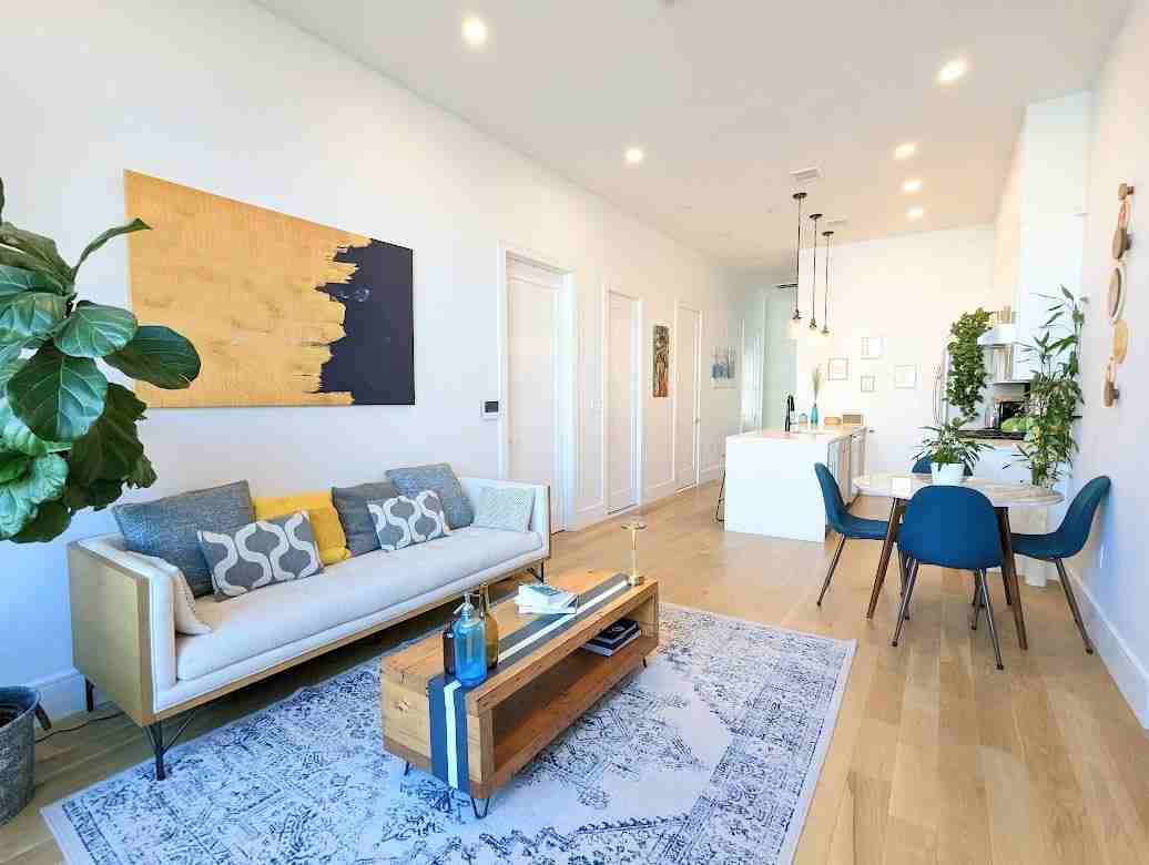 33 Waverly St #2 - Photo 3 of 19
