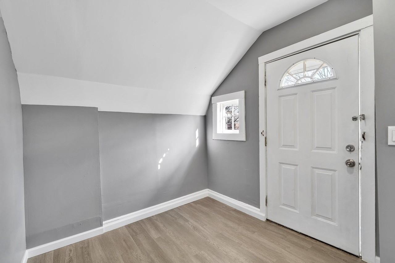 11 Thomas St #2 - Photo 3 of 16