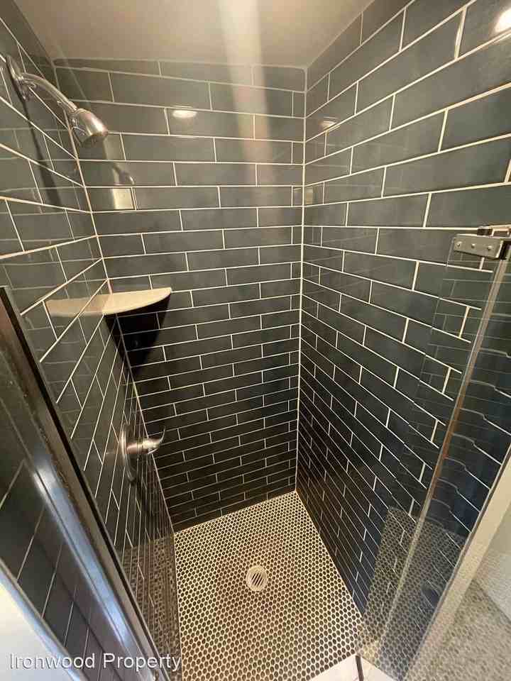 4613 Spruce St - Photo 3 of 11