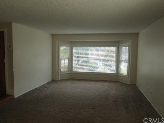 4521 Pleasant St - Photo 3 of 16