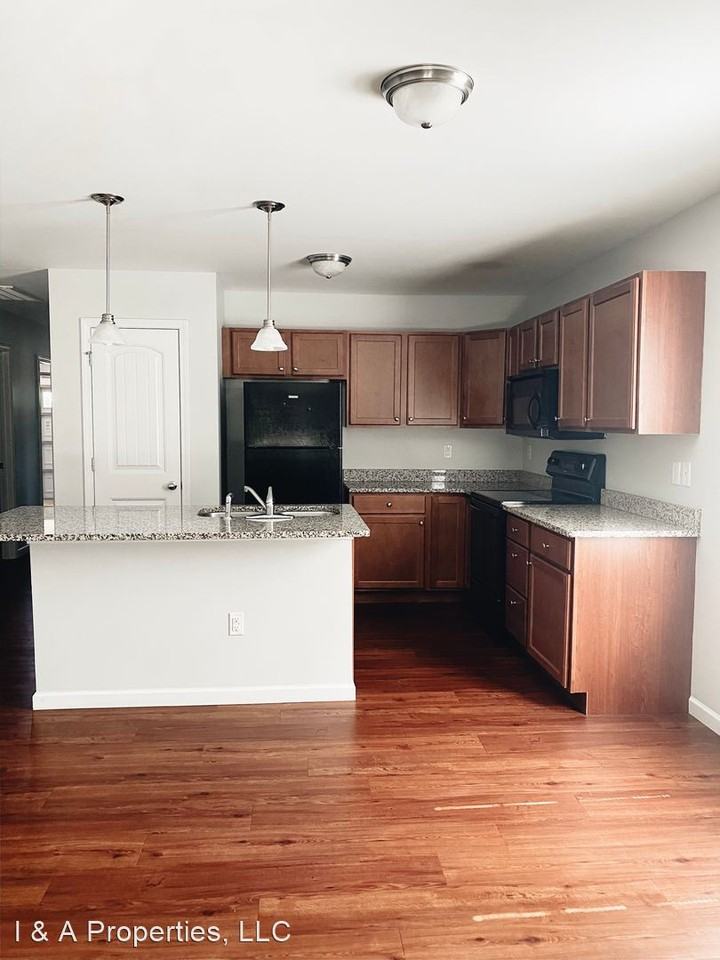 Creekside Ln. - Photo 2 of 19