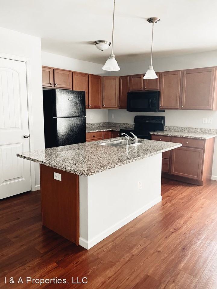 Creekside Ln. - Photo 3 of 19
