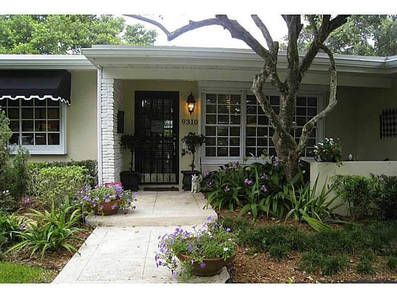 9310 SW 70th Ave - Photo 2 of 4