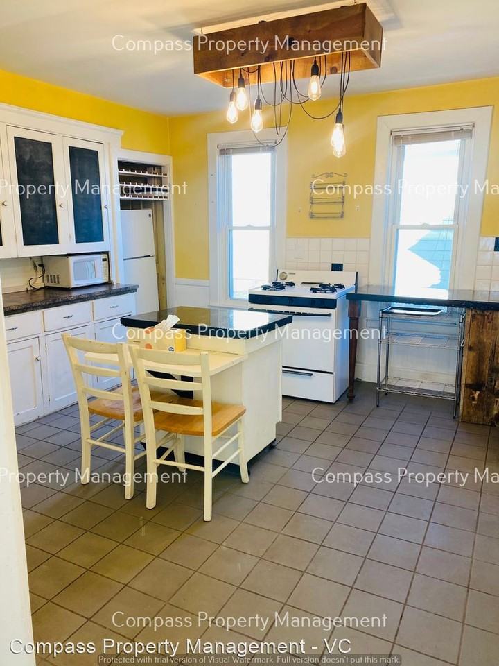 1027 Fulton St. East - Photo 3 of 10