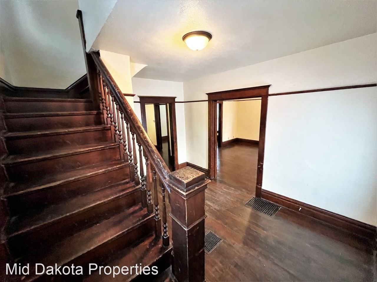 704 S Wisconsin St - Photo 3 of 35