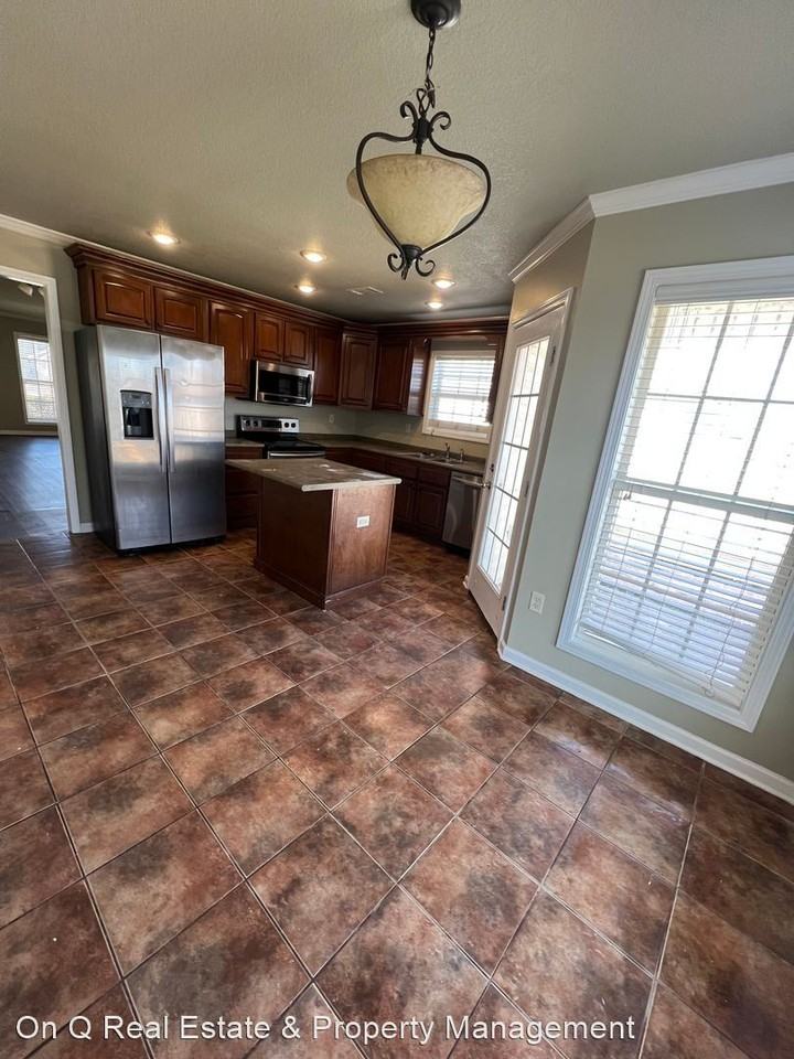 3884 Bridlewood Dr - Photo 3 of 8