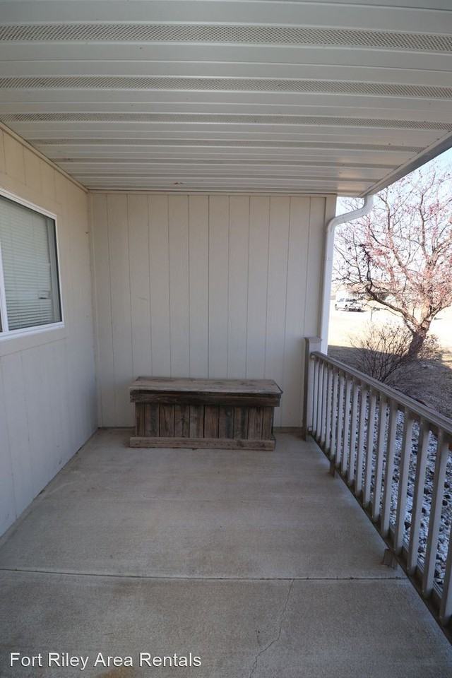 305 Northfield Rd - Photo 3 of 40