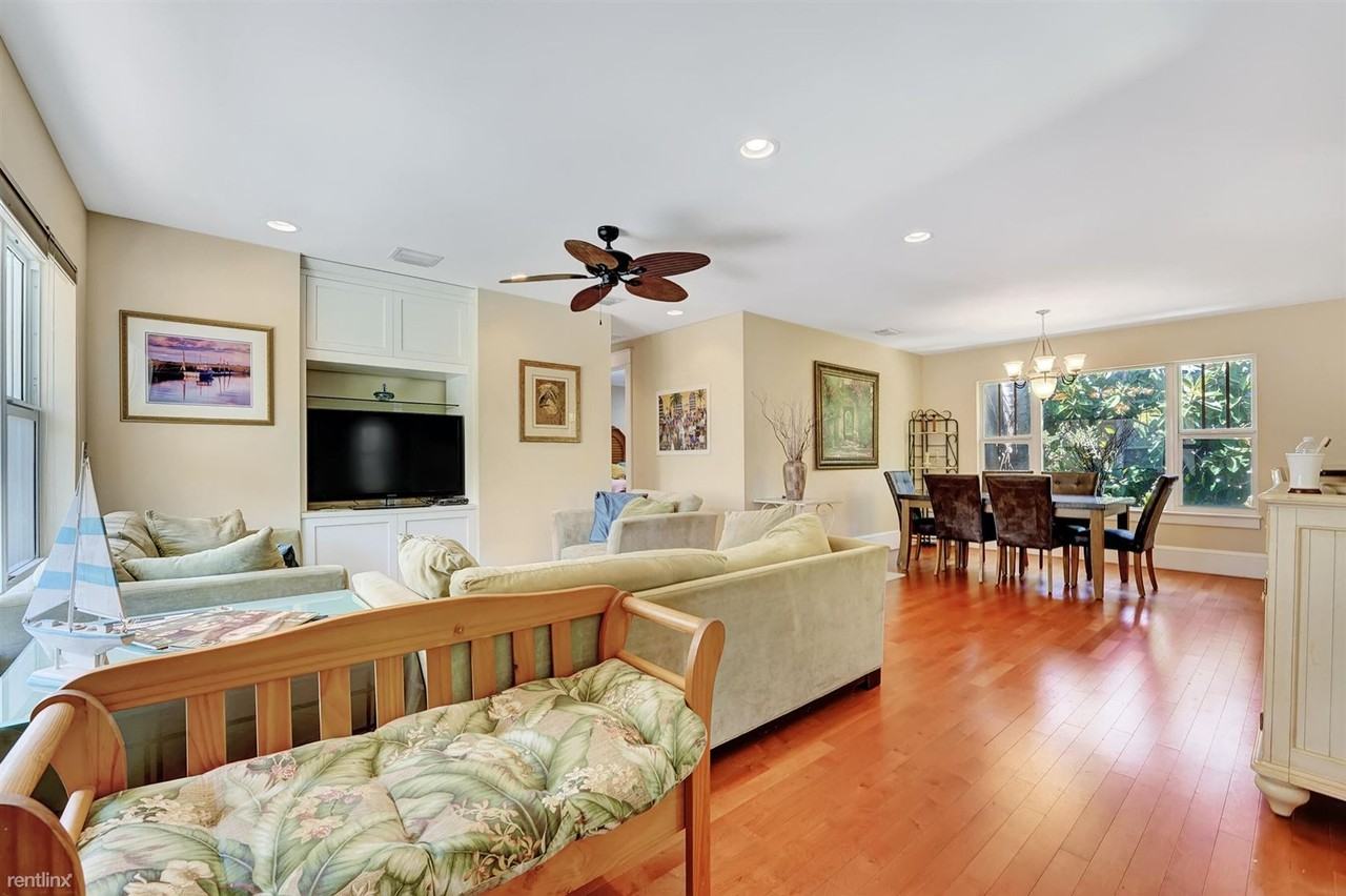 302 Ne 7th Ave - Photo 3 of 18