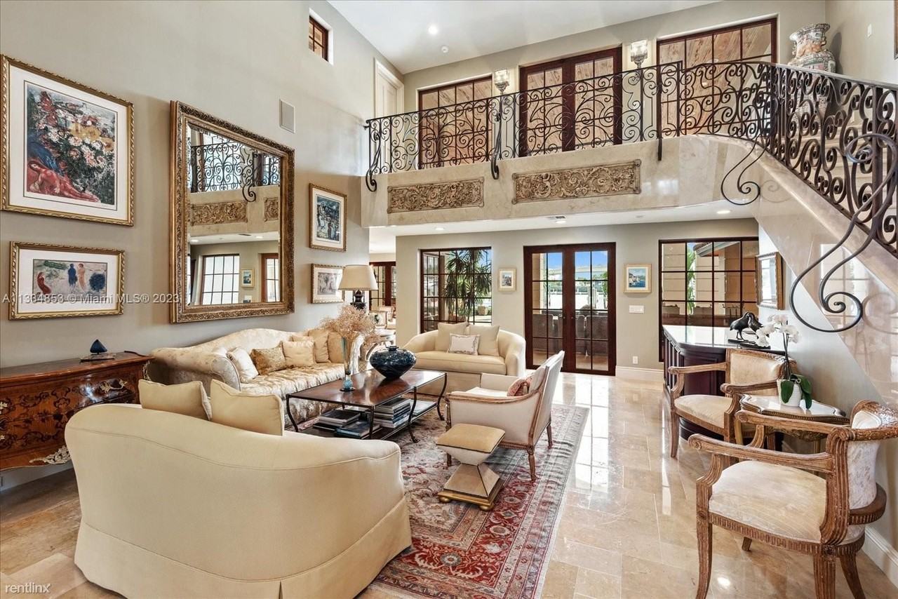 2508 Mercedes Dr - Photo 3 of 28