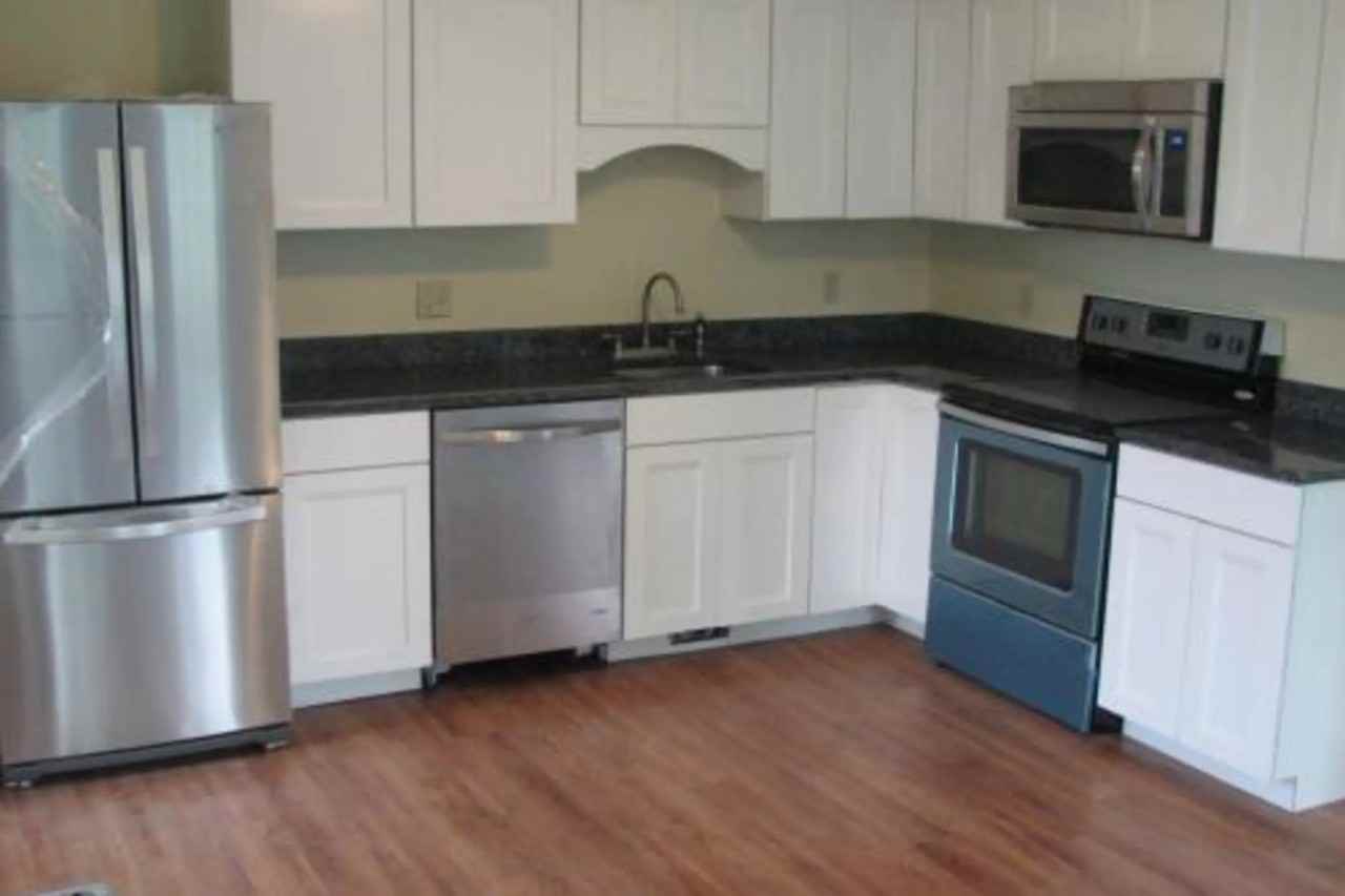 1700 Court St - Photo 3 of 17