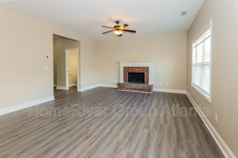 111 Truman Ct - Photo 3 of 20