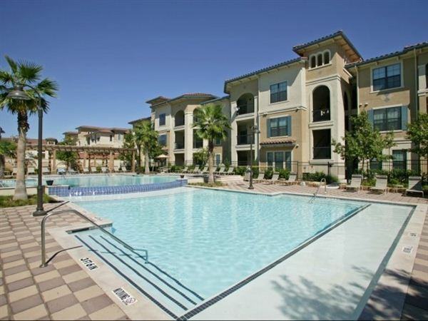 675 E Royal Ln - Photo 2 of 9