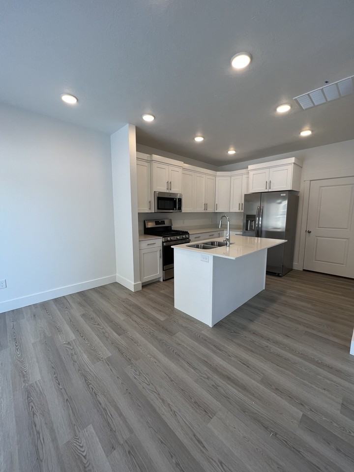 378 Ws - Photo 3 of 22