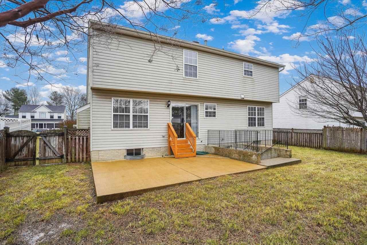 14136 Rockinghorse Dr - Photo 3 of 39