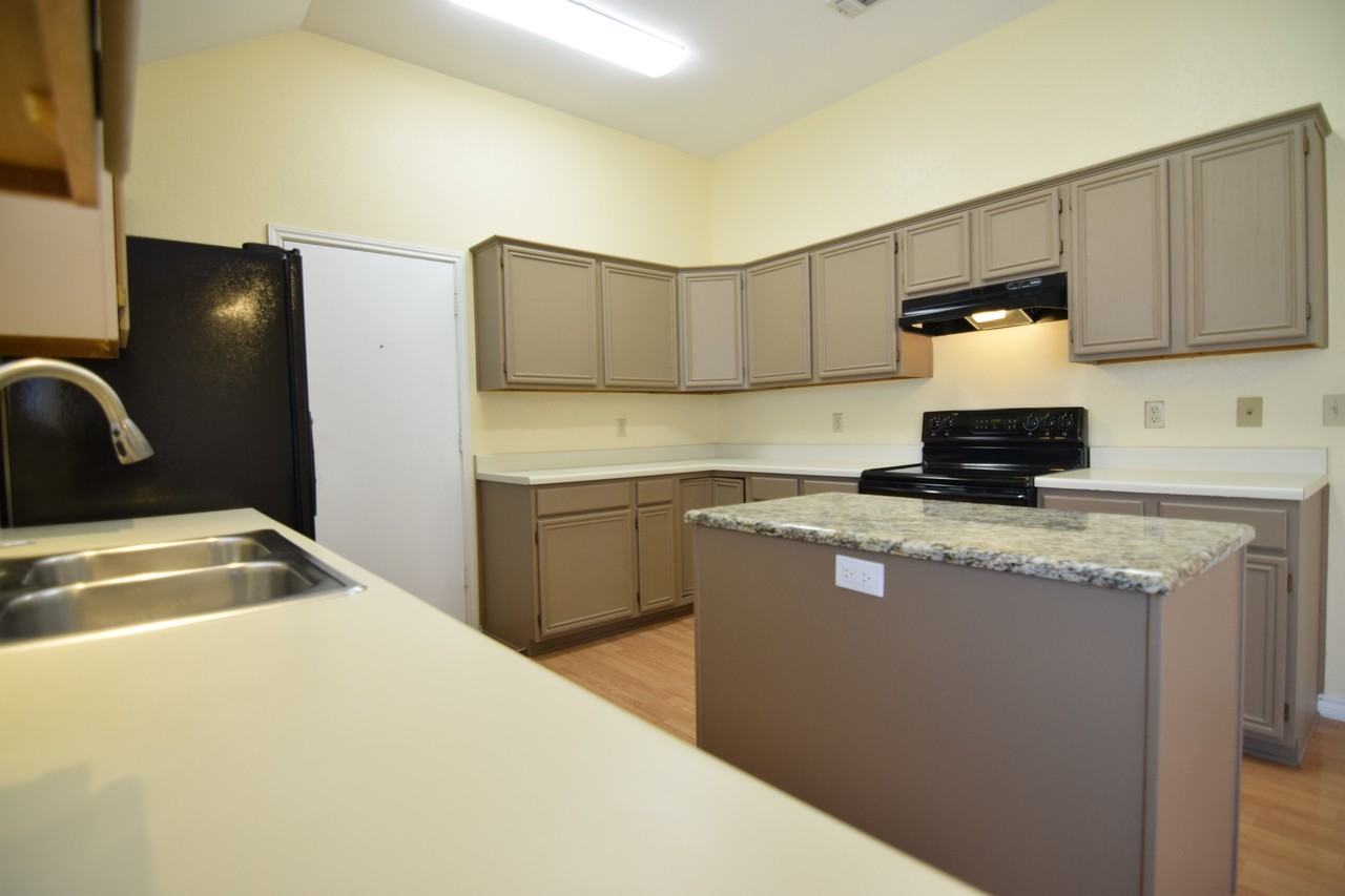 2304 Skipcha Dr - Photo 4 of 22