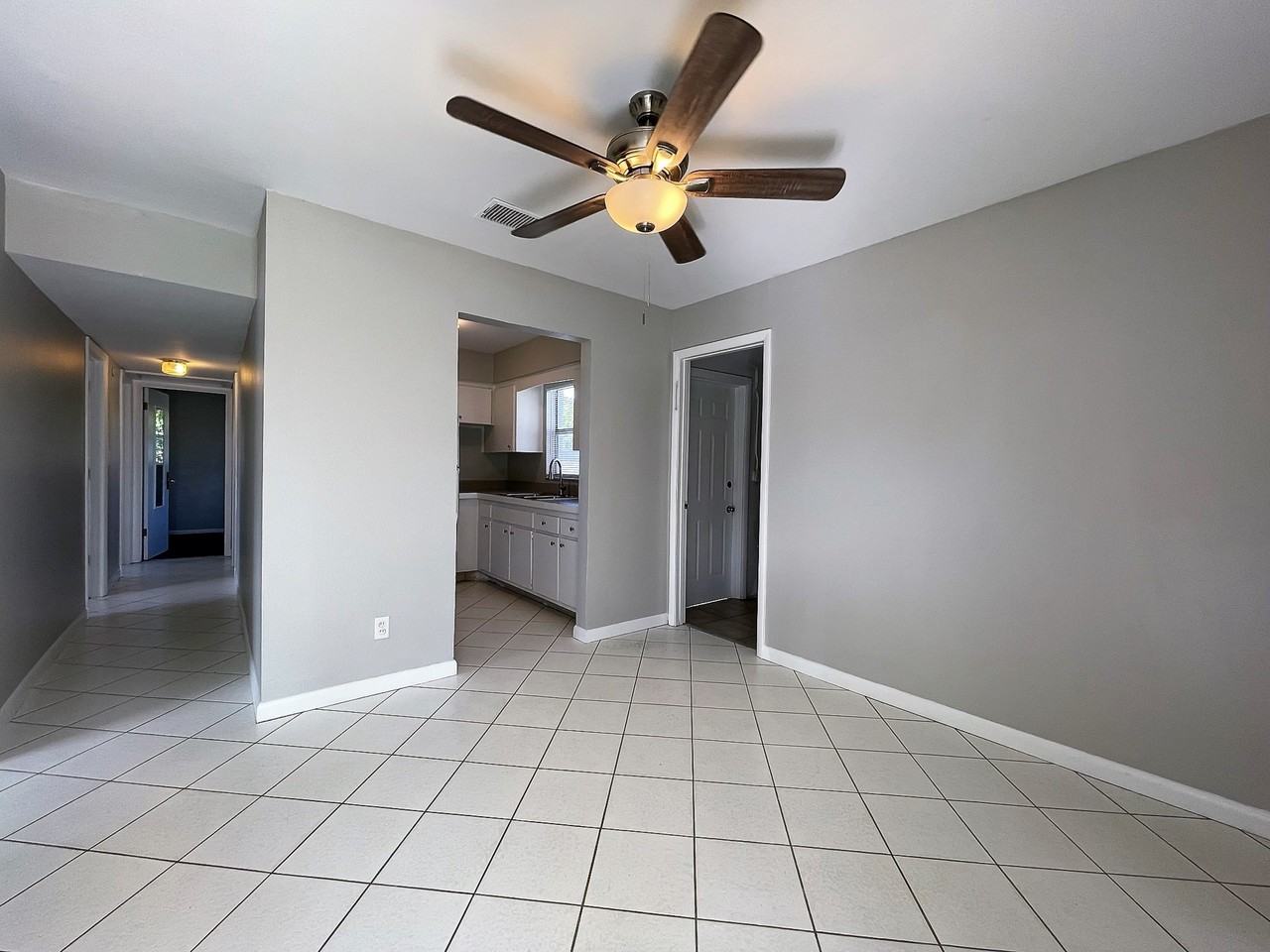 673 59th St S - Photo 2 of 22