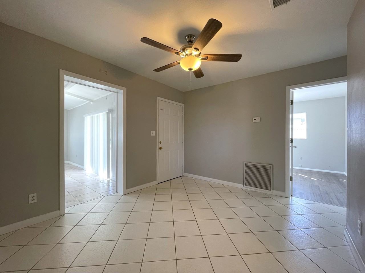 673 59th St S - Photo 3 of 22