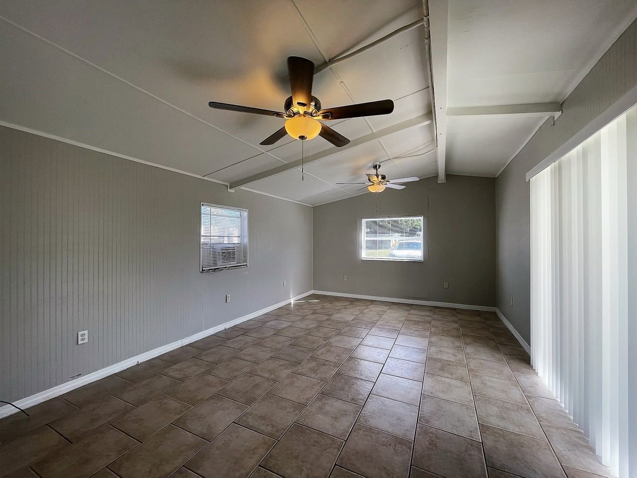 673 59th St S - Photo 4 of 22