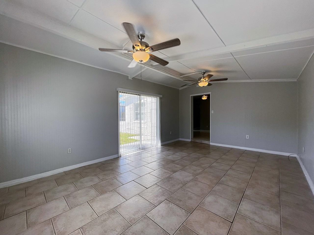 673 59th St S - Photo 5 of 22