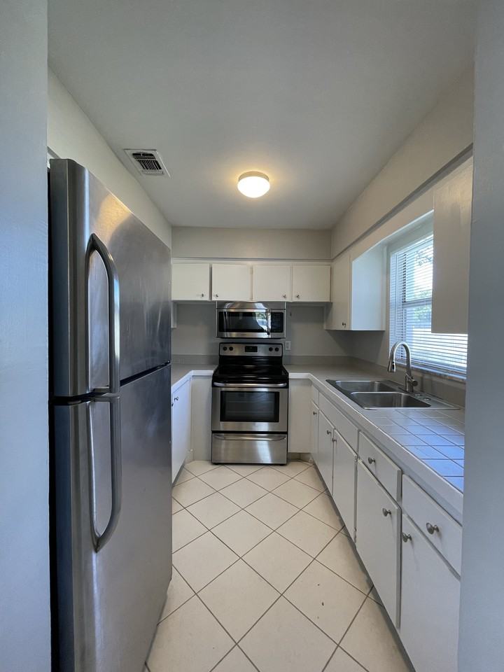 673 59th St S - Photo 7 of 22