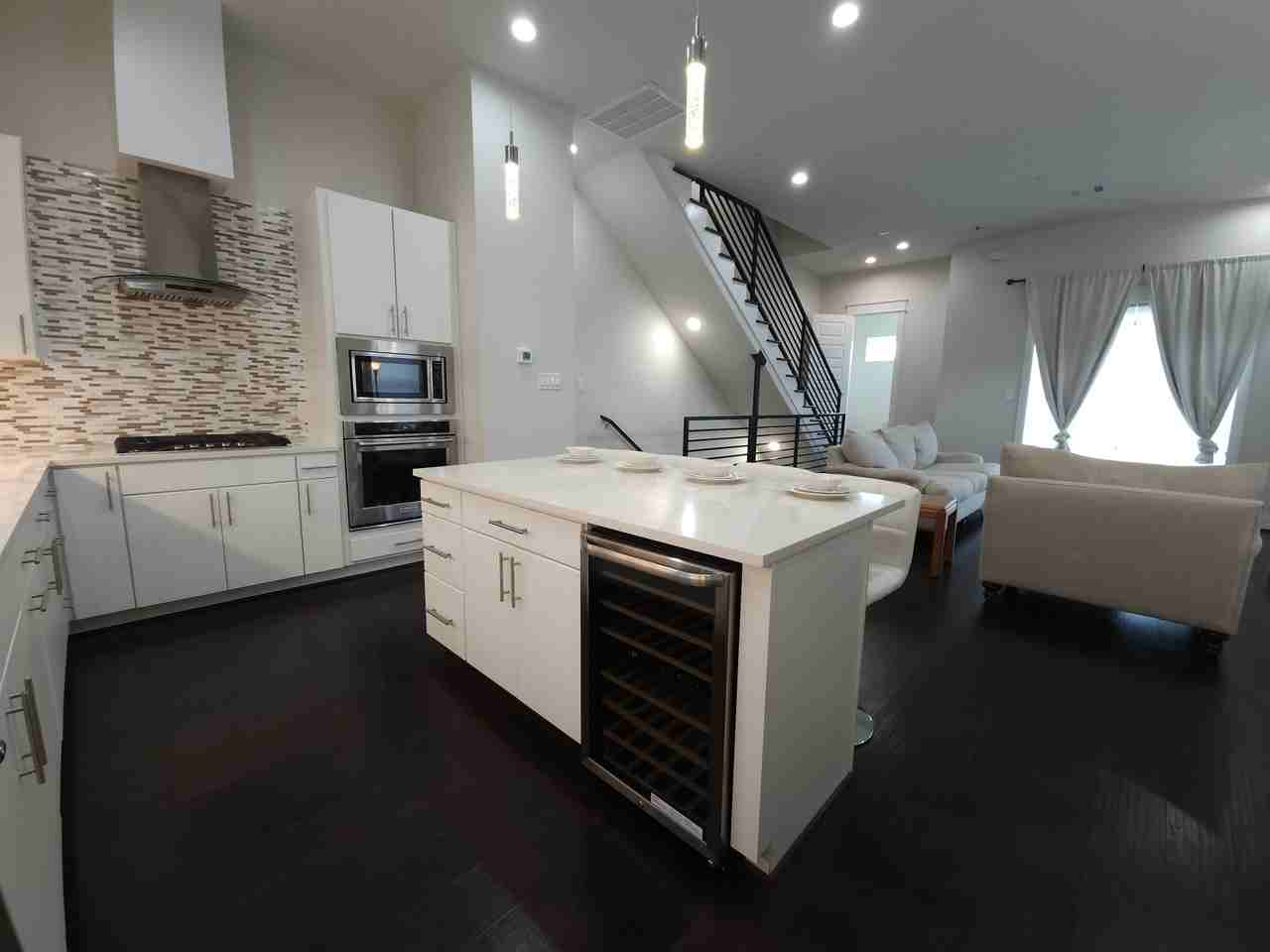 2103 Engelmohr St #G - Photo 3 of 12