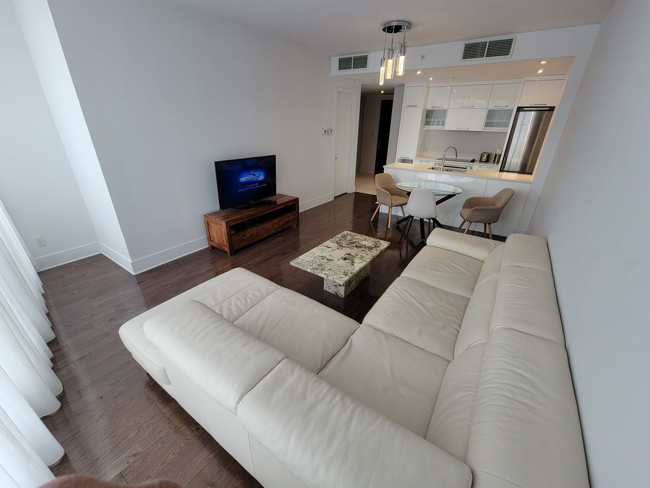 901G Rue De La Commune E #816 - Photo 2 of 21