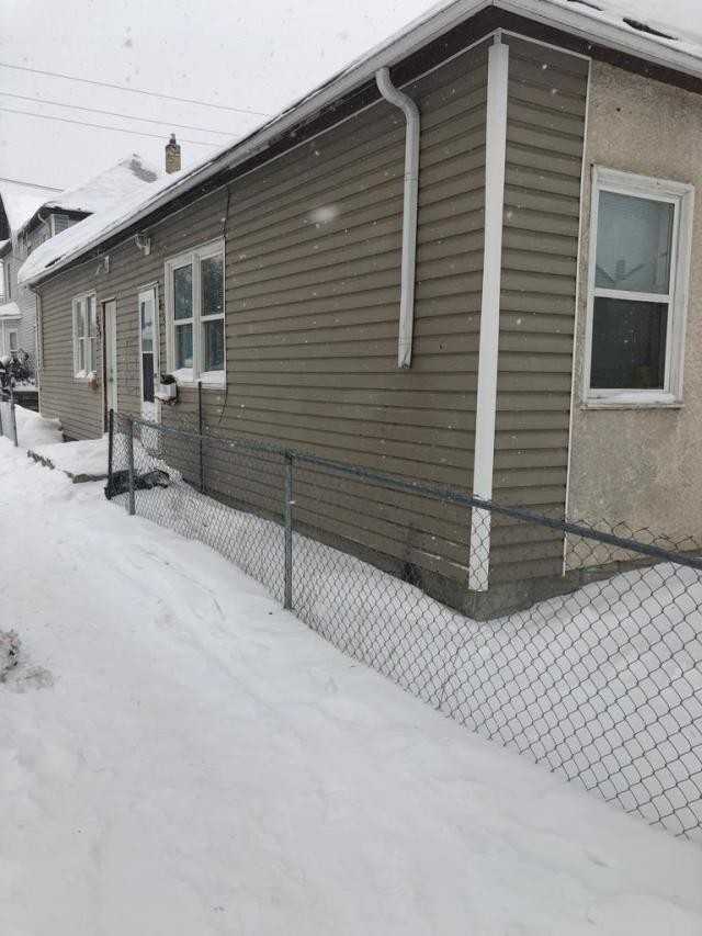 279 Andrews St - Photo 3 of 11