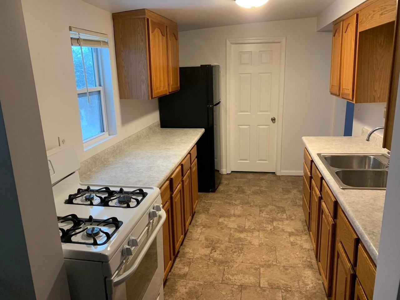 1319 N Channel Dr - Photo 2 of 11