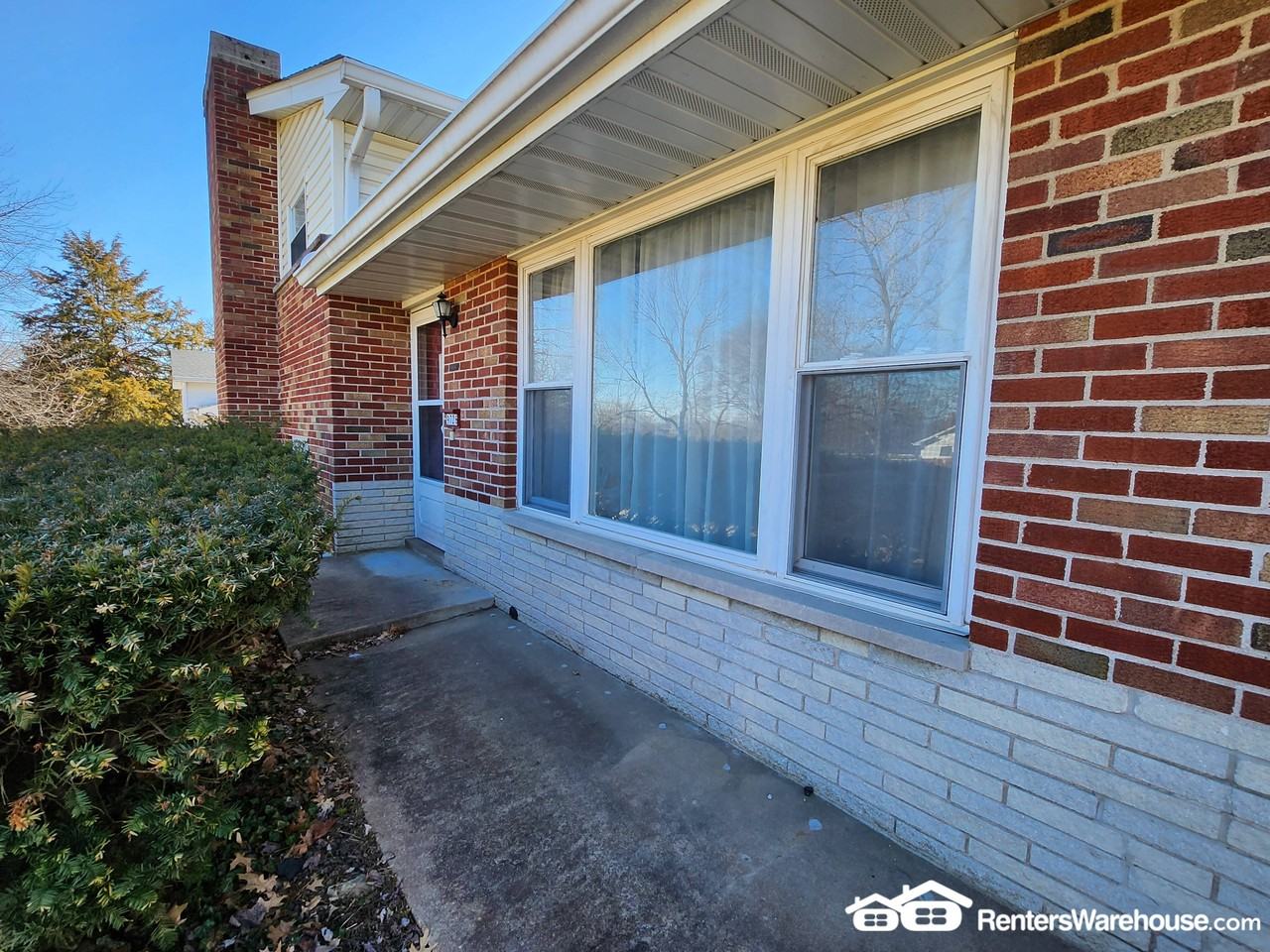 9726 Jackie Ln - Photo 3 of 10