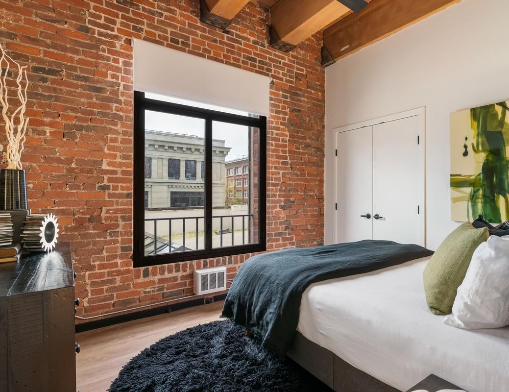 318 1st Ave S - Photo 4 of 25