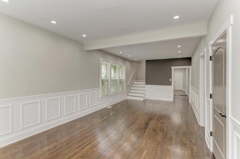 9319 South Clyde Avenue - Photo 4 of 29