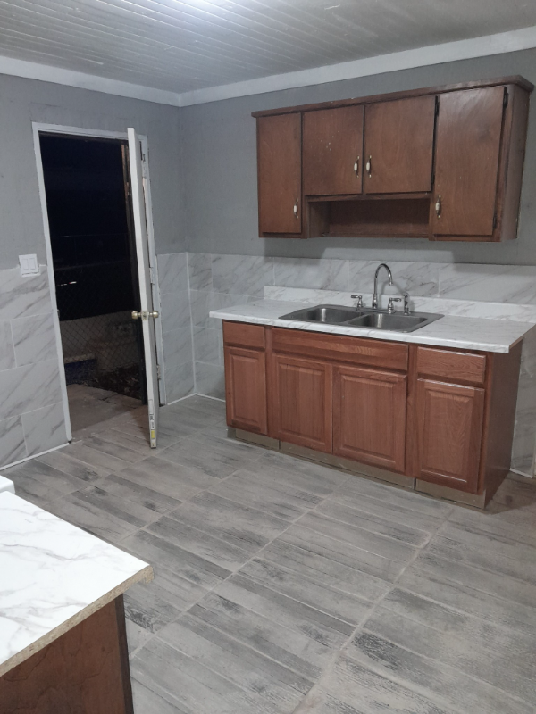 1003 16th St - Photo 5 of 11