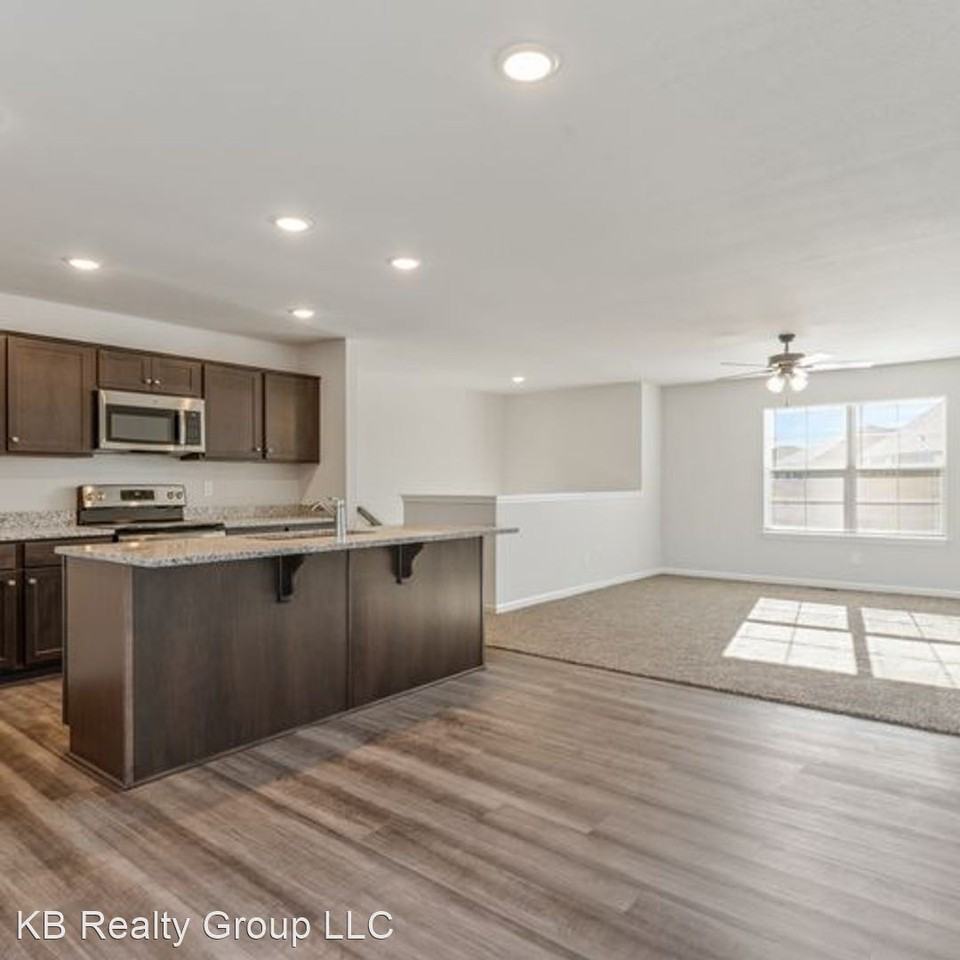 719 Shane Ln - Photo 3 of 18