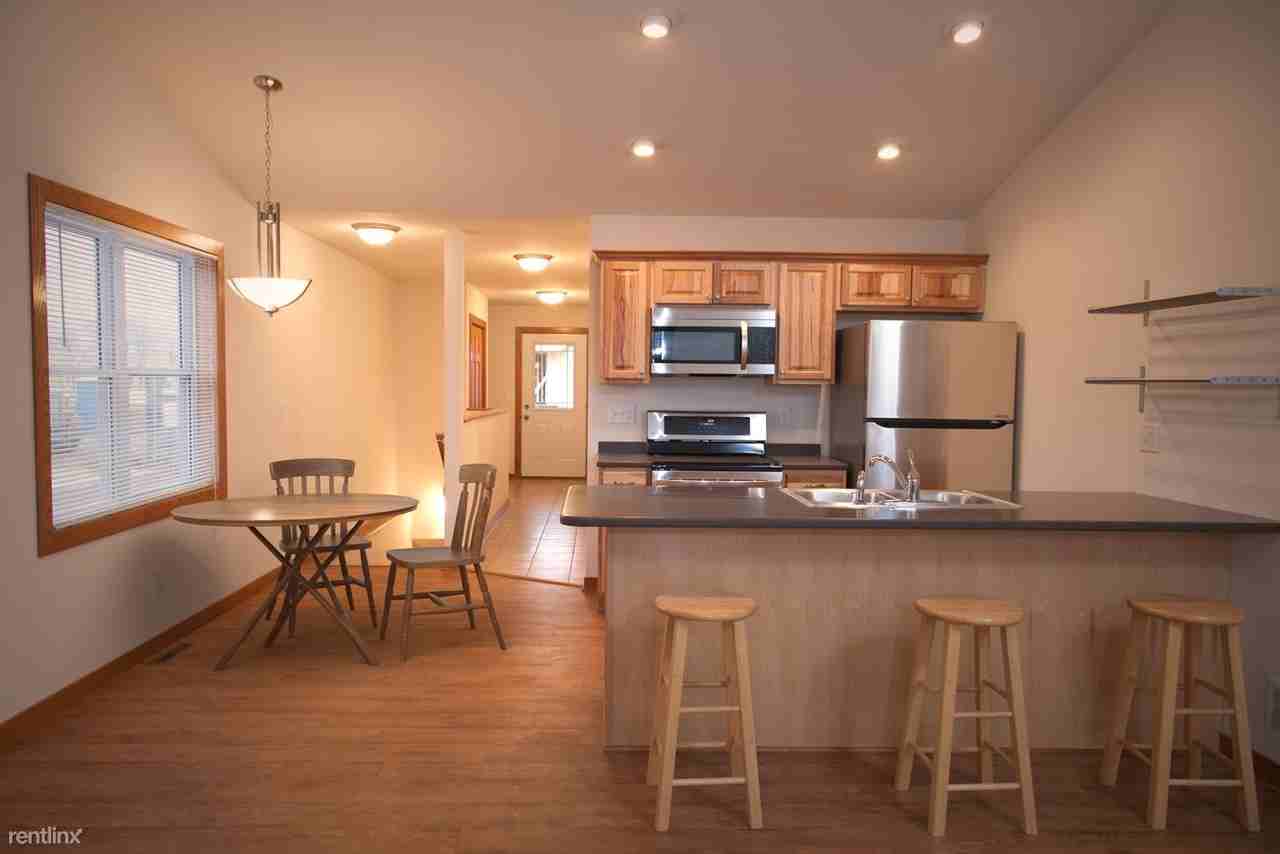 520 Lulu Ln - Photo 2 of 8