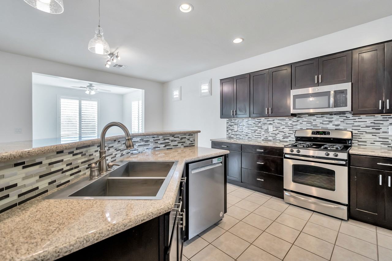 1883 W Homestead Dr - Photo 2 of 15