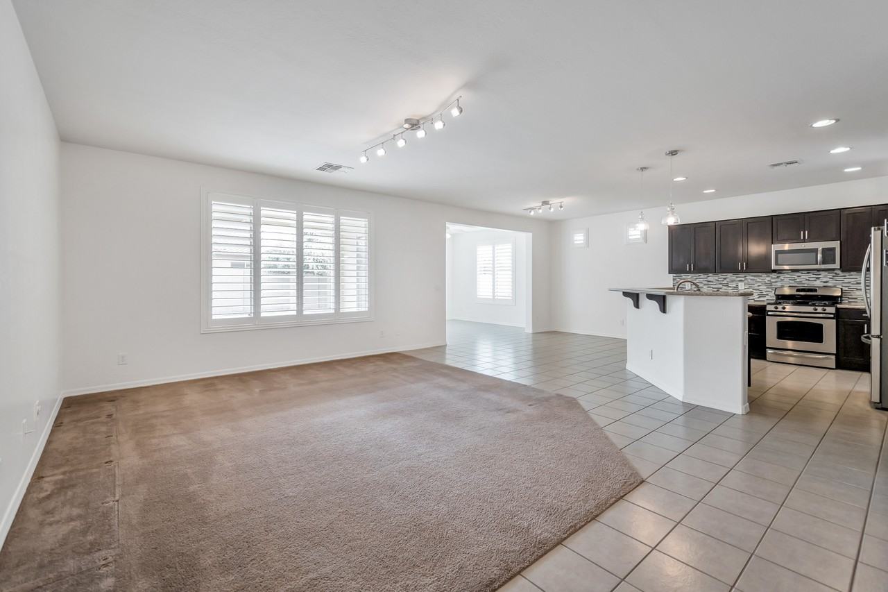 1883 W Homestead Dr - Photo 4 of 15