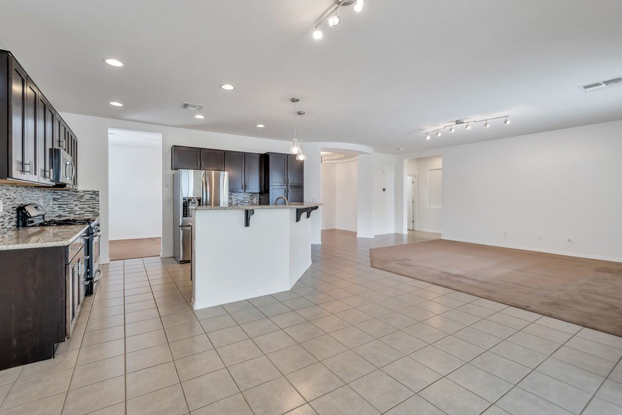 1883 W Homestead Dr - Photo 5 of 15