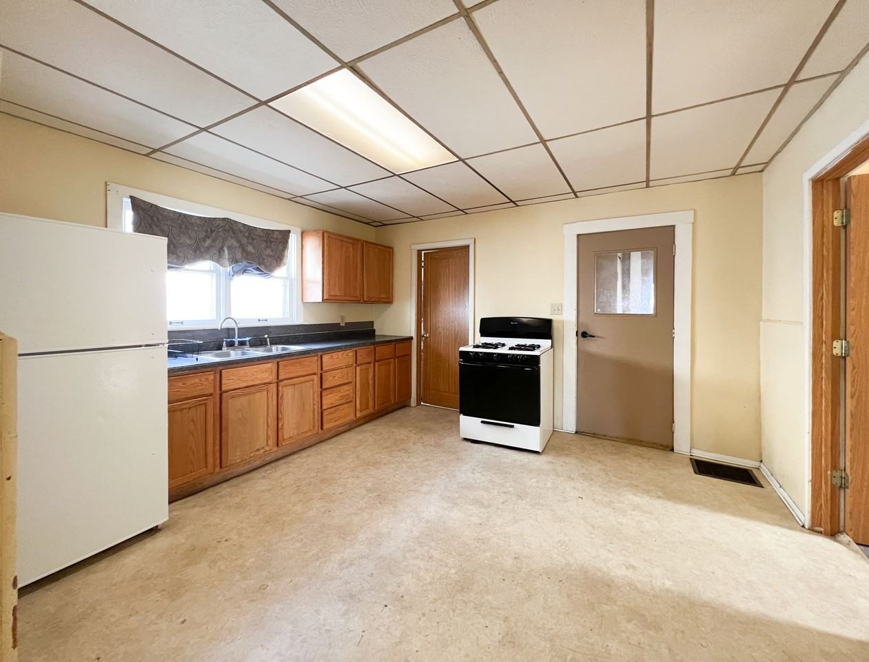 2133 N 14th St #1 - Photo 3 of 16