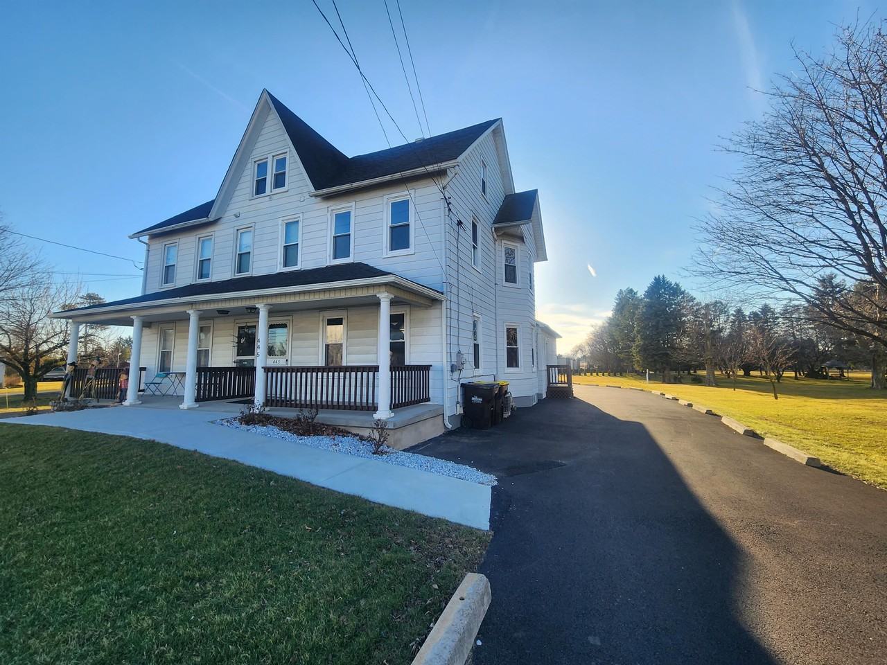 445 Daniels Rd #1 - Photo 2 of 31