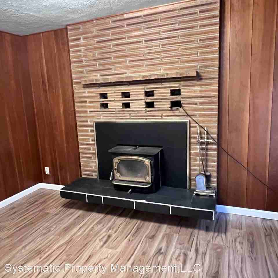 191 Antonie Ave N - Photo 2 of 13