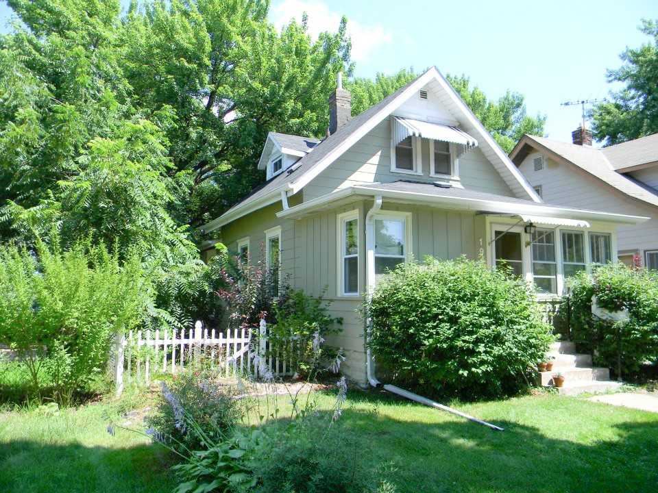 1945 Minnehaha Ave E - Photo 2 of 12