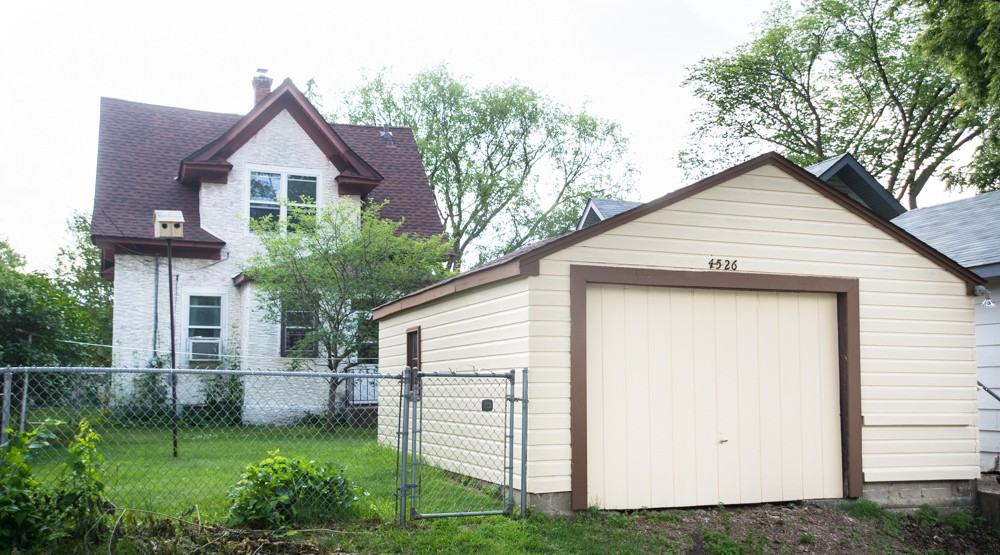 4526 Queen Ave N - Photo 3 of 12