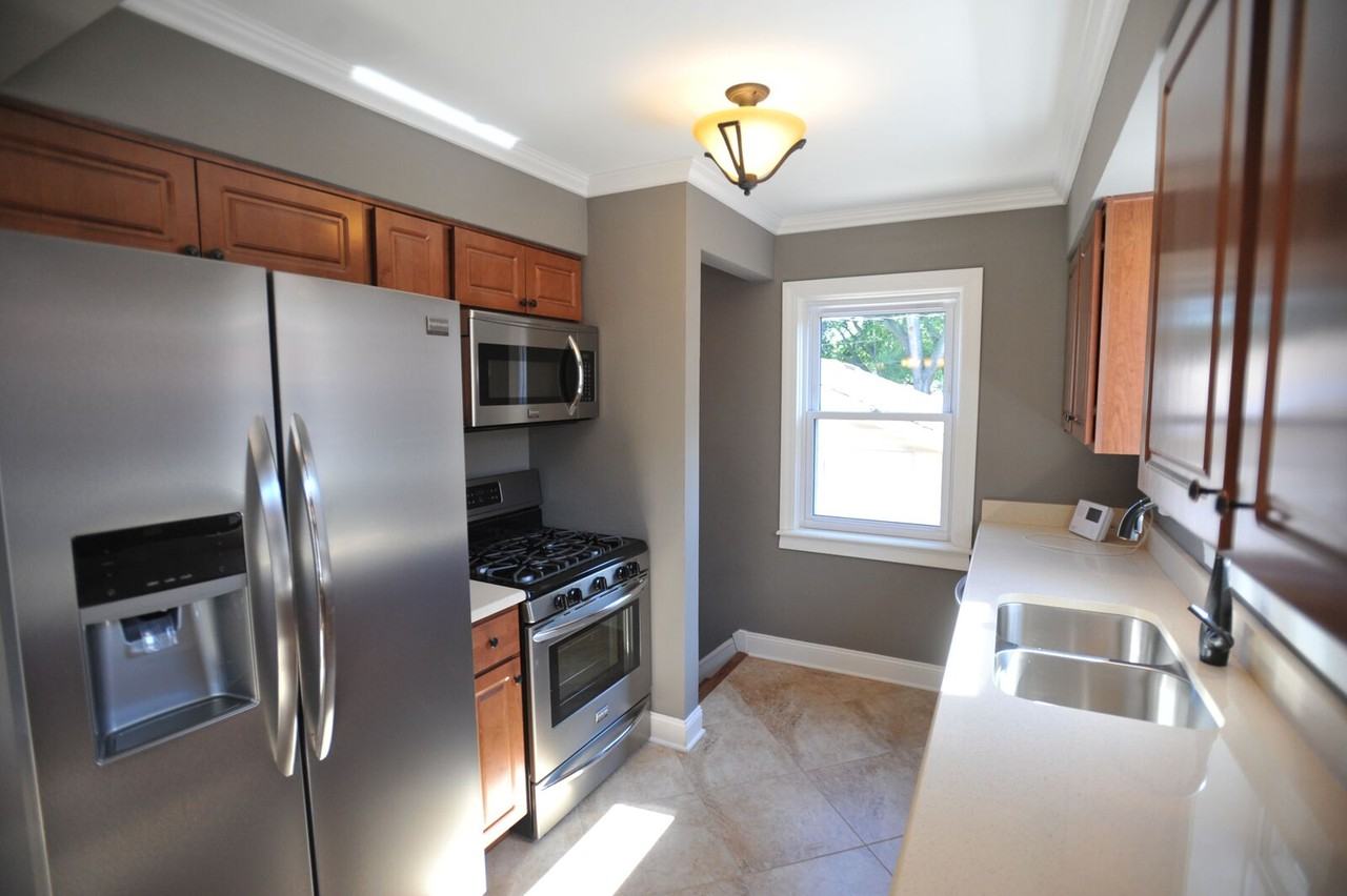 3119 W 103rd St - Photo 2 of 15