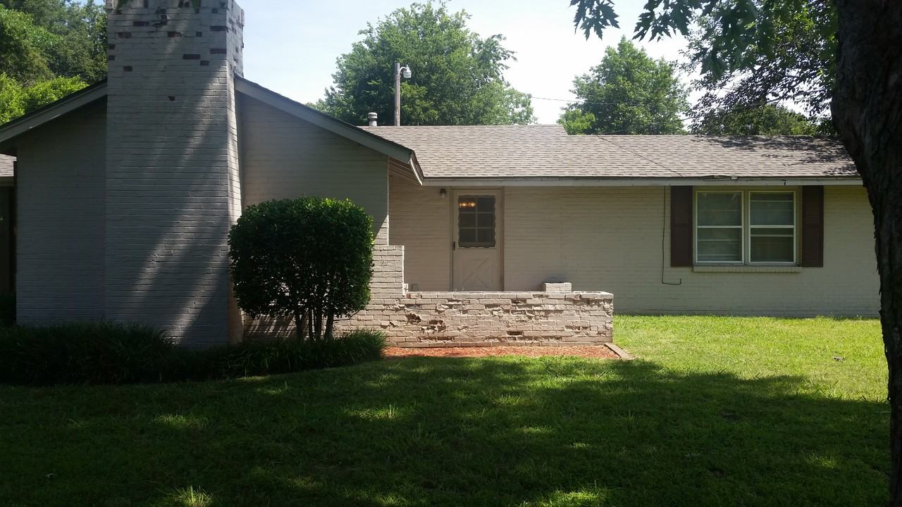 5015 E 33rd St - Photo 2 of 29