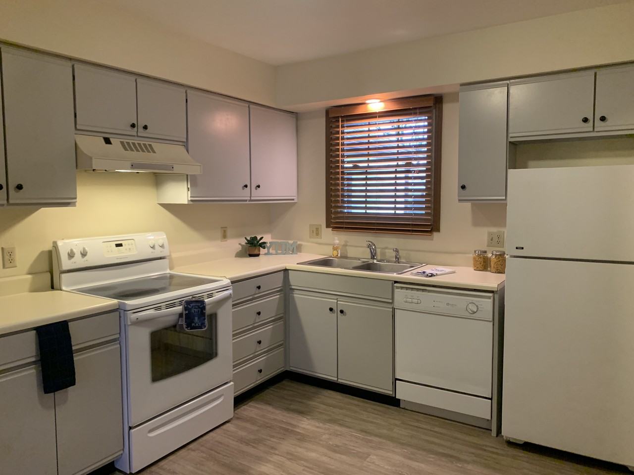 6008 Red Oak Dr - Photo 3 of 19