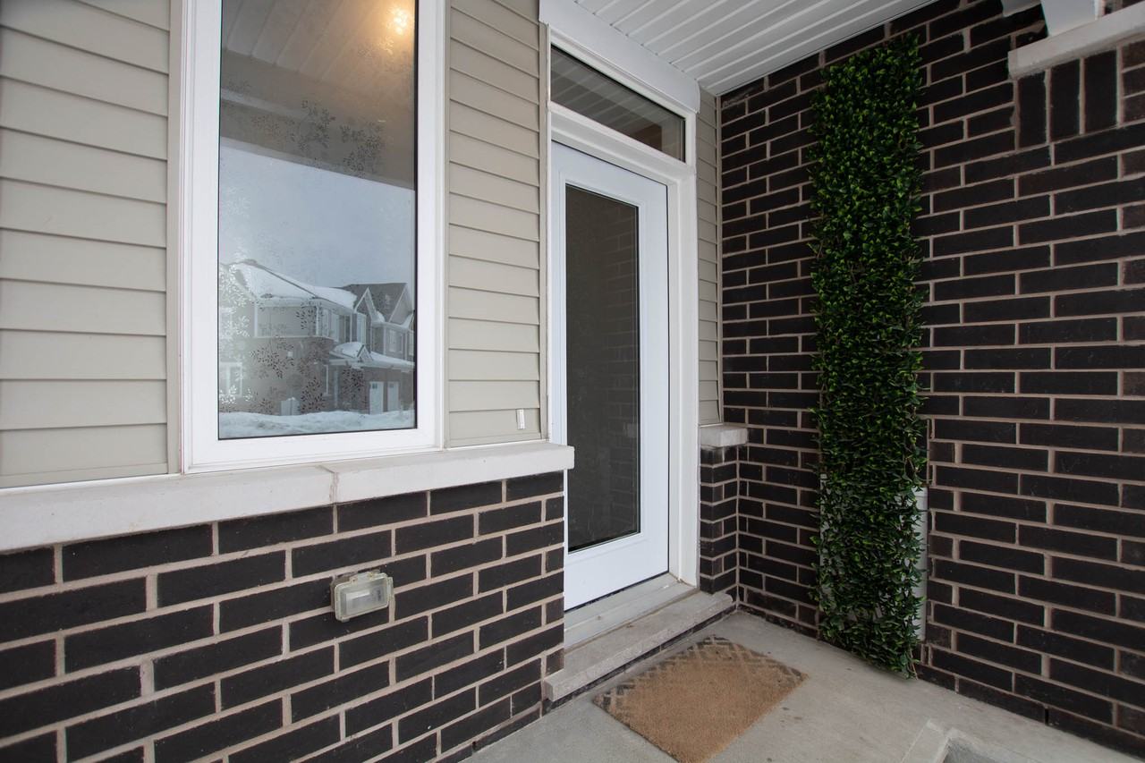625 Crevier Cours - Photo 3 of 43